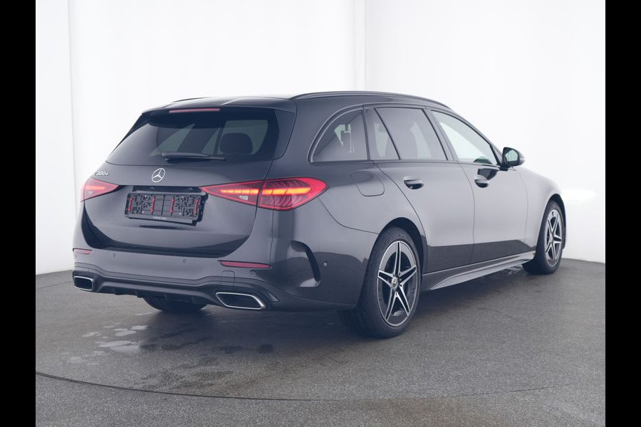 Mercedes-Benz C-Klasse Estate 300 e AMG Plug-In Hybride AMG Line | Night Pakket | Trekhaak | Panorama Schuif-Kanteldak. Inclusief 24 maanden MB Certified garantie voor Europa.
