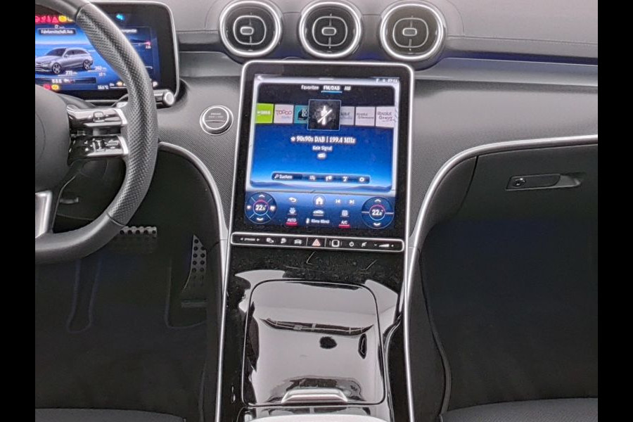 Mercedes-Benz C-Klasse Estate 300 e AMG Plug-In Hybride AMG Line | Night Pakket | Trekhaak | Panorama Schuif-Kanteldak. Inclusief 24 maanden MB Certified garantie voor Europa.