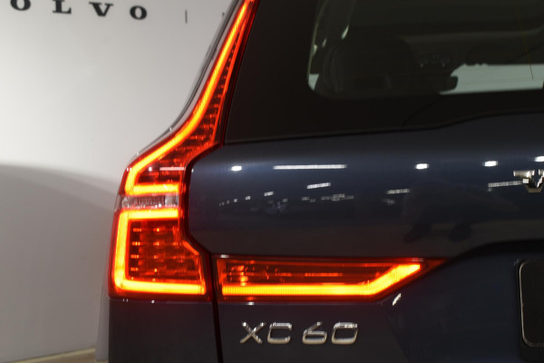 Volvo XC60 T6 350PK Automaat AWD Plus Dark / Adaptive Cruise control / Stoelverwarming v+a / Stuurverwarming / Elektr. achterklep  / 360 Camera / Schuifdak / Trekhaak