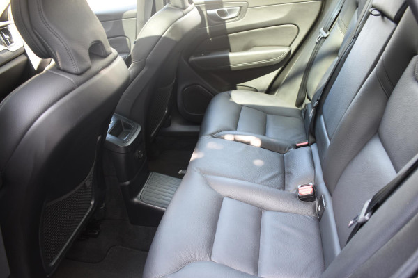 Volvo XC60 T6 350PK Automaat AWD Plus Dark / Adaptive Cruise control / Stoelverwarming v+a / Stuurverwarming / Elektr. achterklep  / 360 Camera / Schuifdak / Trekhaak