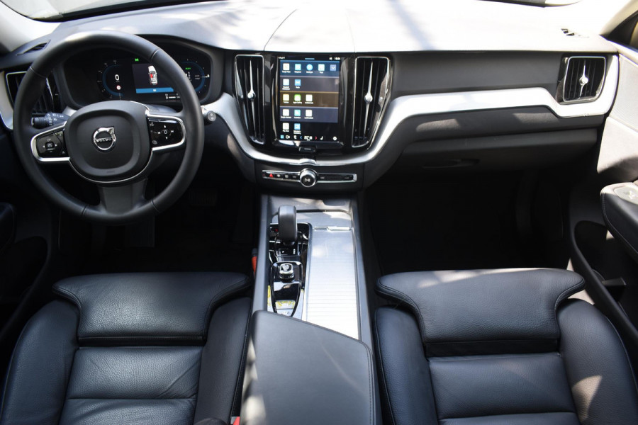 Volvo XC60 T6 350PK Automaat AWD Plus Dark / Adaptive Cruise control / Stoelverwarming v+a / Stuurverwarming / Elektr. achterklep  / 360 Camera / Schuifdak / Trekhaak