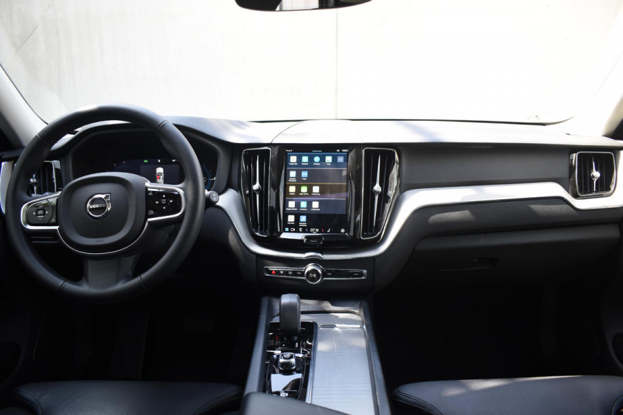 Volvo XC60 T6 350PK Automaat AWD Plus Dark / Adaptive Cruise control / Stoelverwarming v+a / Stuurverwarming / Elektr. achterklep  / 360 Camera / Schuifdak / Trekhaak