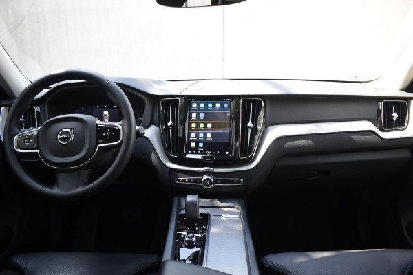 Volvo XC60 T6 350PK Automaat AWD Plus Dark / Adaptive Cruise control / Stoelverwarming v+a / Stuurverwarming / Elektr. achterklep  / 360 Camera / Schuifdak / Trekhaak