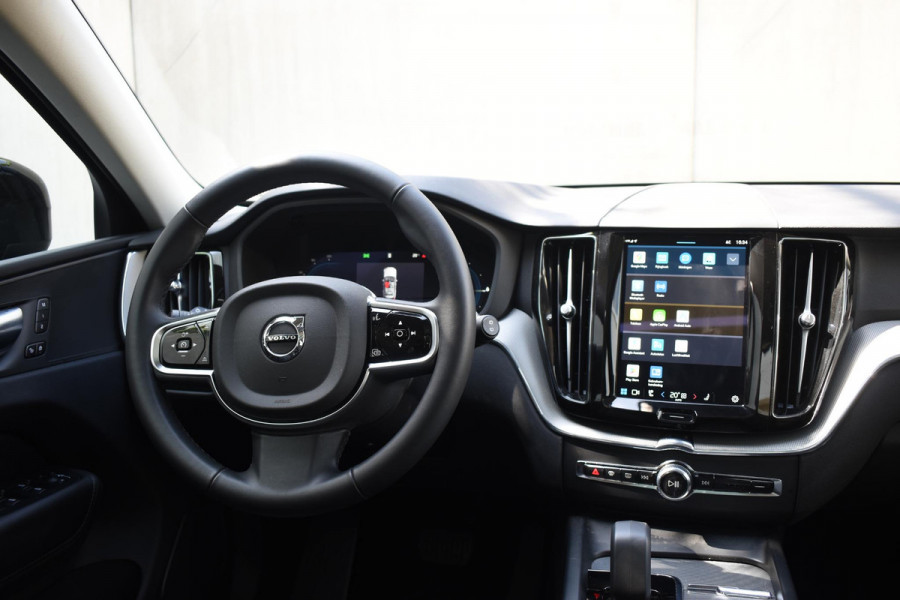 Volvo XC60 T6 350PK Automaat AWD Plus Dark / Adaptive Cruise control / Stoelverwarming v+a / Stuurverwarming / Elektr. achterklep  / 360 Camera / Schuifdak / Trekhaak