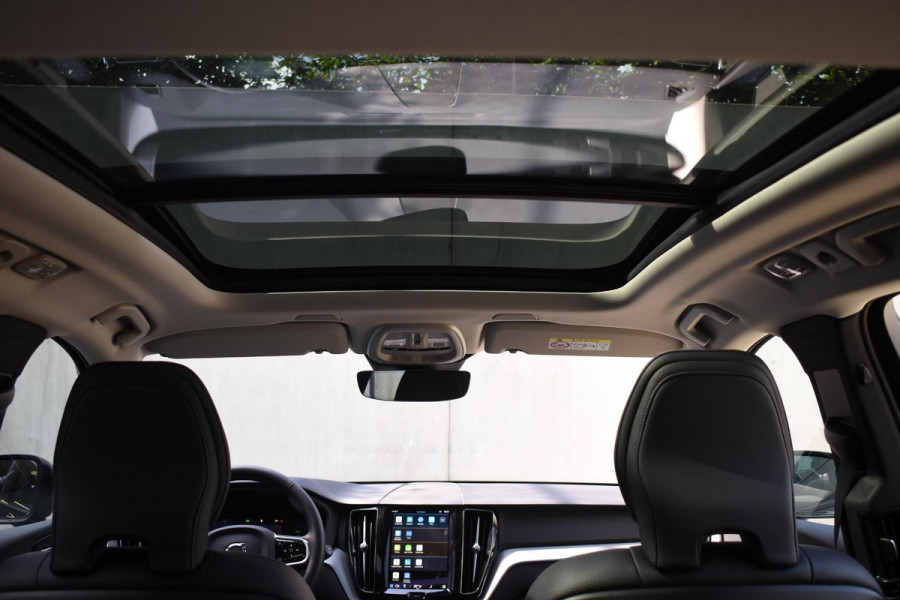 Volvo XC60 T6 350PK Automaat AWD Plus Dark / Adaptive Cruise control / Stoelverwarming v+a / Stuurverwarming / Elektr. achterklep  / 360 Camera / Schuifdak / Trekhaak