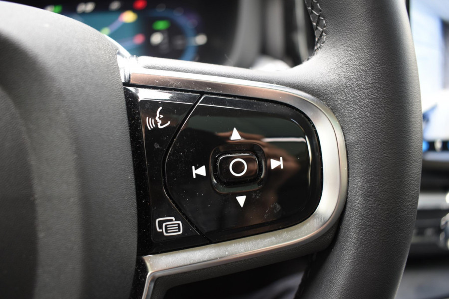 Volvo XC60 T6 350PK Automaat AWD Plus Dark / Adaptive Cruise control / Stoelverwarming v+a / Stuurverwarming / Elektr. achterklep  / 360 Camera / Schuifdak / Trekhaak