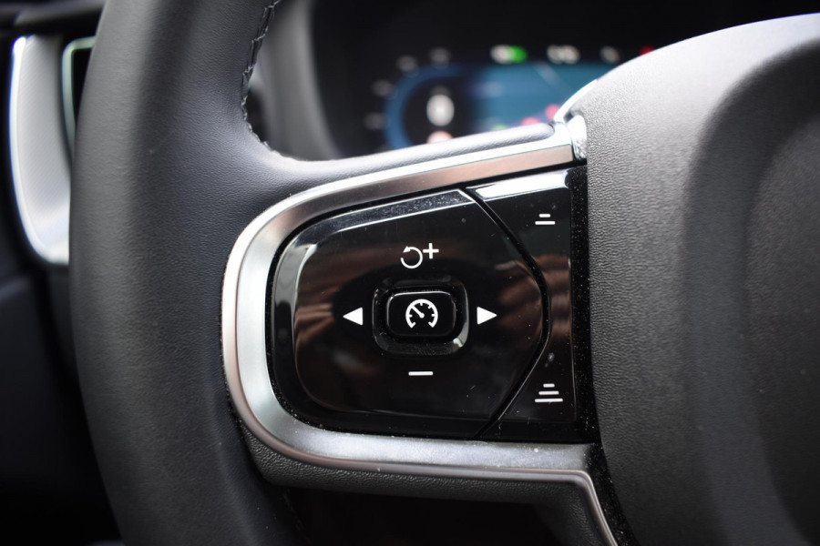 Volvo XC60 T6 350PK Automaat AWD Plus Dark / Adaptive Cruise control / Stoelverwarming v+a / Stuurverwarming / Elektr. achterklep  / 360 Camera / Schuifdak / Trekhaak