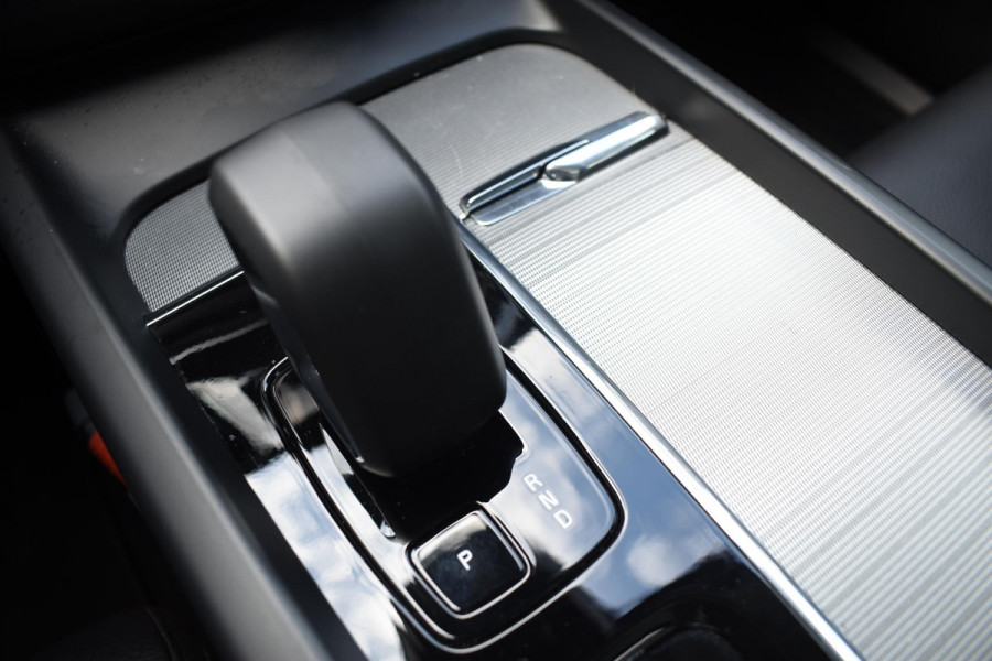 Volvo XC60 T6 350PK Automaat AWD Plus Dark / Adaptive Cruise control / Stoelverwarming v+a / Stuurverwarming / Elektr. achterklep  / 360 Camera / Schuifdak / Trekhaak