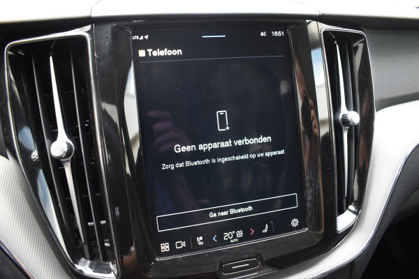 Volvo XC60 T6 350PK Automaat AWD Plus Dark / Adaptive Cruise control / Stoelverwarming v+a / Stuurverwarming / Elektr. achterklep  / 360 Camera / Schuifdak / Trekhaak