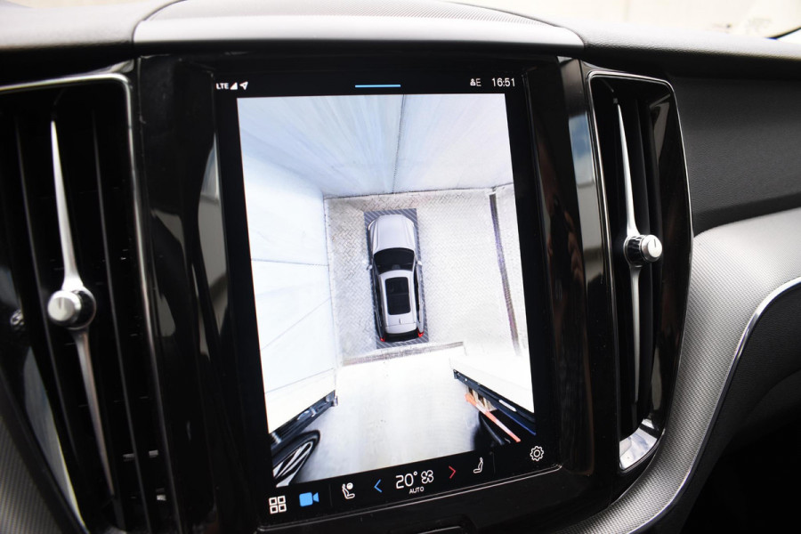 Volvo XC60 T6 350PK Automaat AWD Plus Dark / Adaptive Cruise control / Stoelverwarming v+a / Stuurverwarming / Elektr. achterklep  / 360 Camera / Schuifdak / Trekhaak