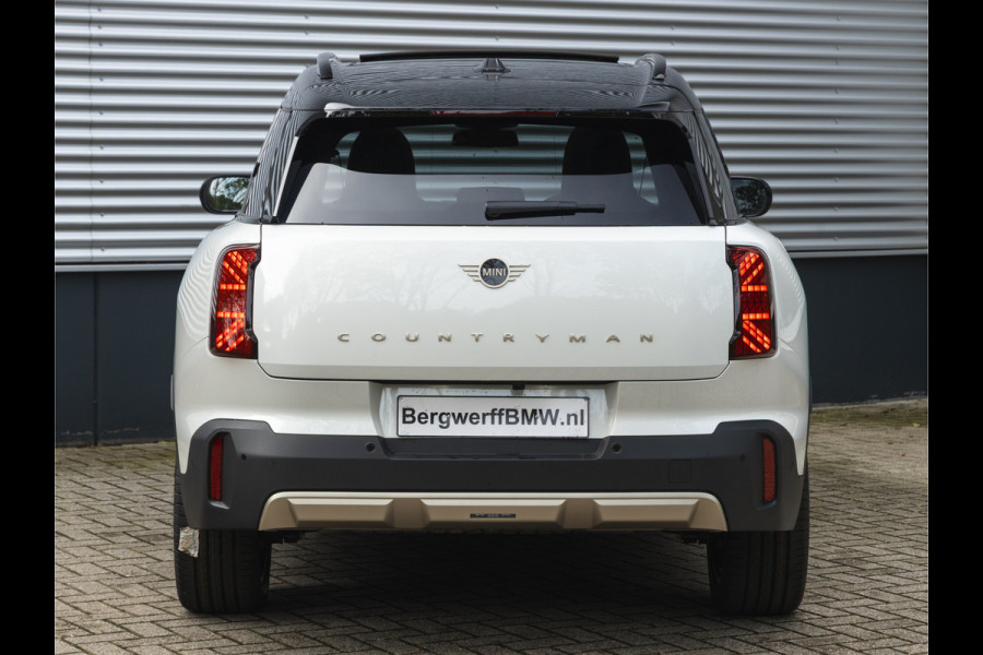 MINI Countryman 1.5 C Favoured - XL Pakket - Pano - Trekhaak - Memoryzetel