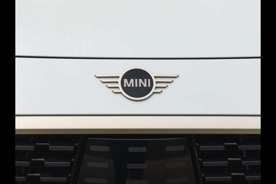 MINI Countryman 1.5 C Favoured - XL Pakket - Pano - Trekhaak - Memoryzetel