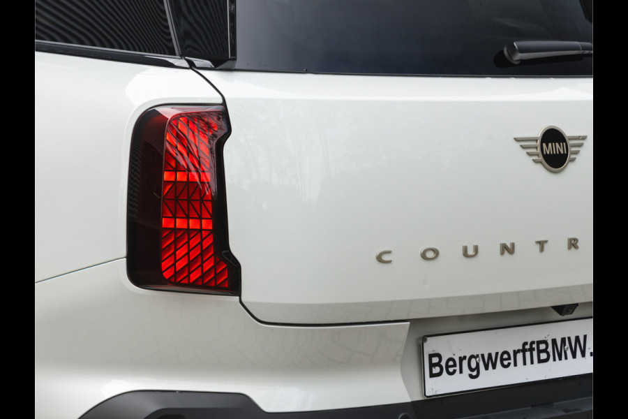 MINI Countryman 1.5 C Favoured - XL Pakket - Pano - Trekhaak - Memoryzetel
