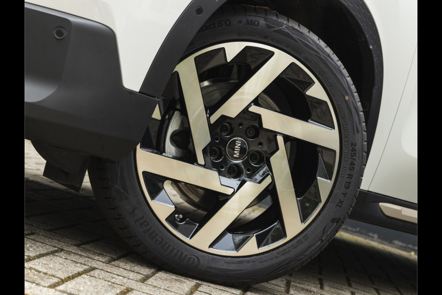 MINI Countryman 1.5 C Favoured - XL Pakket - Pano - Trekhaak - Memoryzetel