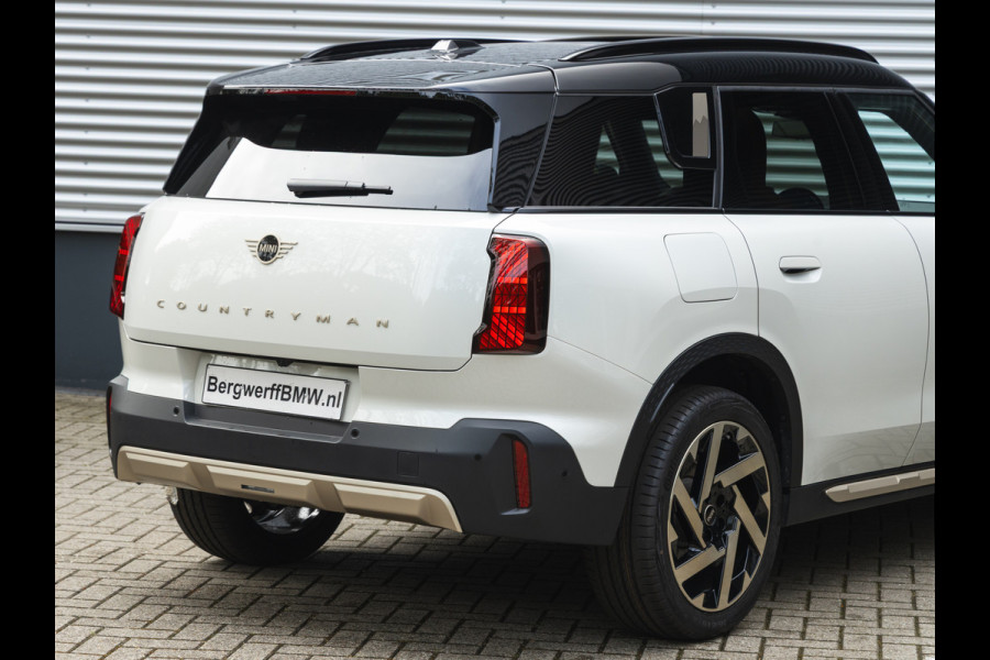 MINI Countryman 1.5 C Favoured - XL Pakket - Pano - Trekhaak - Memoryzetel