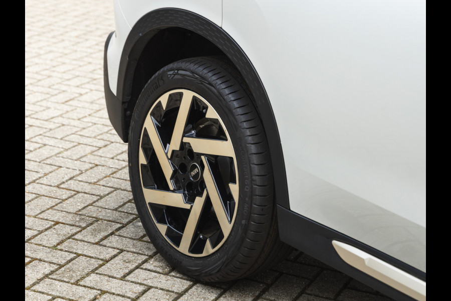 MINI Countryman 1.5 C Favoured - XL Pakket - Pano - Trekhaak - Memoryzetel