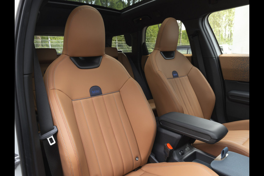 MINI Countryman 1.5 C Favoured - XL Pakket - Pano - Trekhaak - Memoryzetel