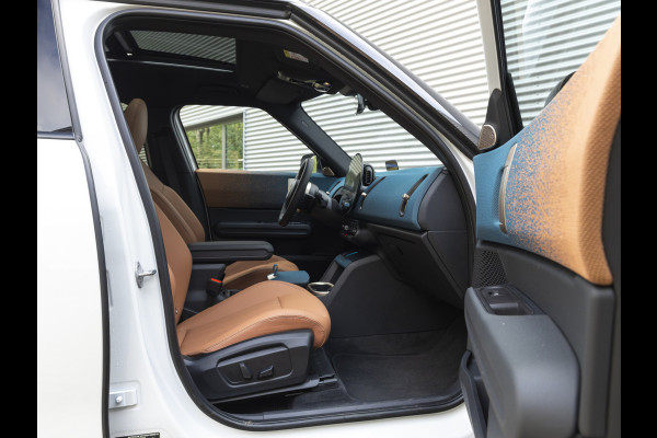 MINI Countryman 1.5 C Favoured - XL Pakket - Pano - Trekhaak - Memoryzetel