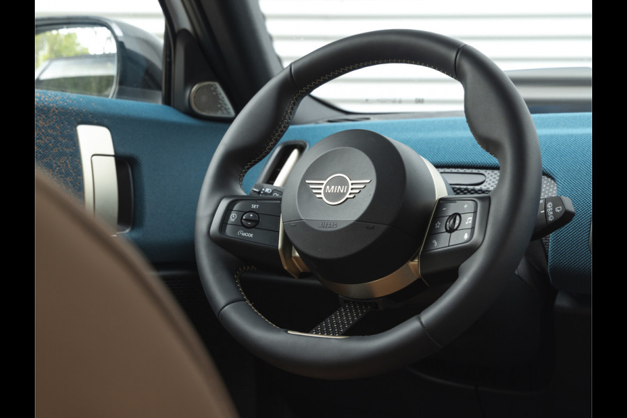 MINI Countryman 1.5 C Favoured - XL Pakket - Pano - Trekhaak - Memoryzetel