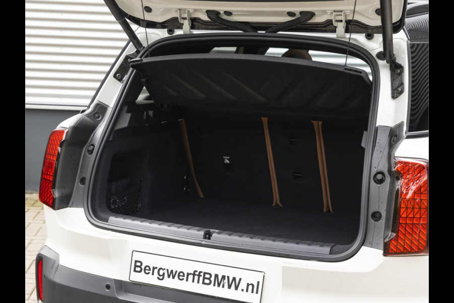 MINI Countryman 1.5 C Favoured - XL Pakket - Pano - Trekhaak - Memoryzetel