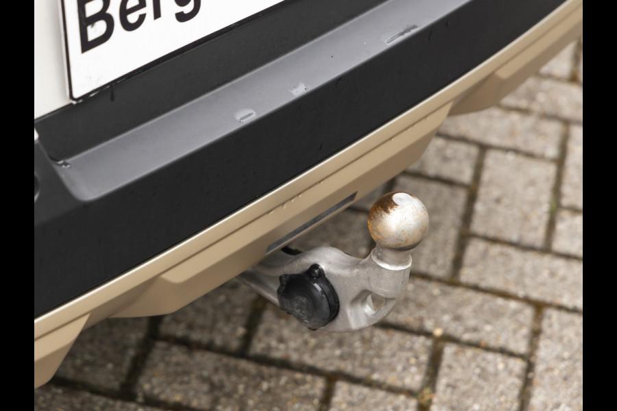 MINI Countryman 1.5 C Favoured - XL Pakket - Pano - Trekhaak - Memoryzetel