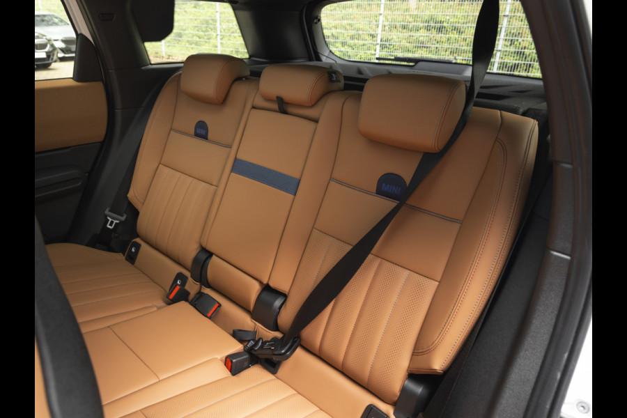 MINI Countryman 1.5 C Favoured - XL Pakket - Pano - Trekhaak - Memoryzetel