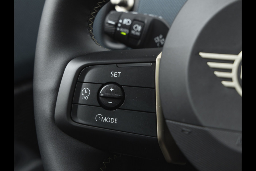MINI Countryman 1.5 C Favoured - XL Pakket - Pano - Trekhaak - Memoryzetel