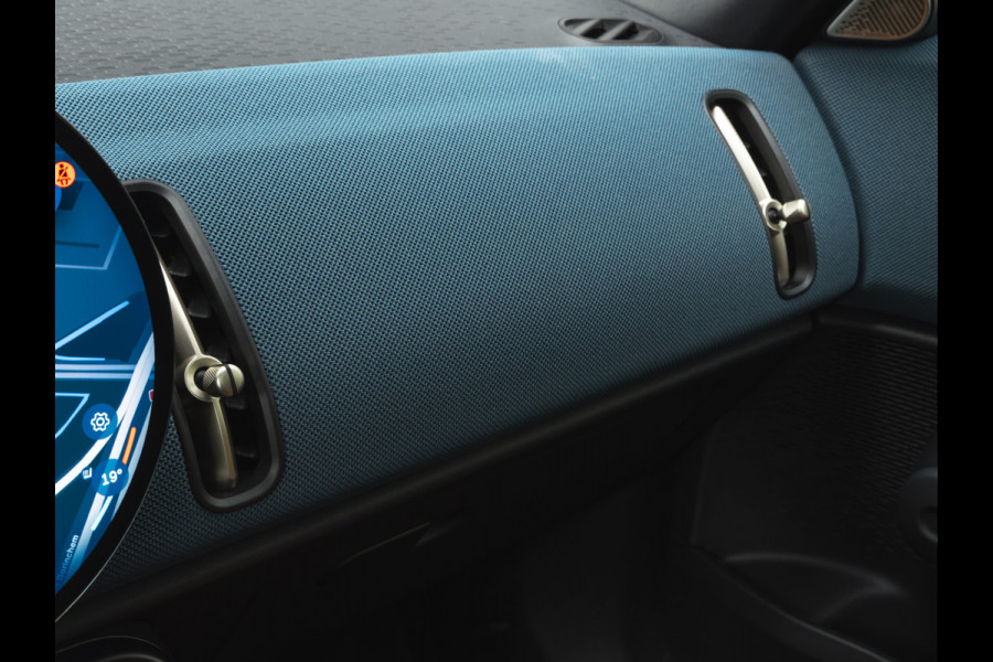MINI Countryman 1.5 C Favoured - XL Pakket - Pano - Trekhaak - Memoryzetel
