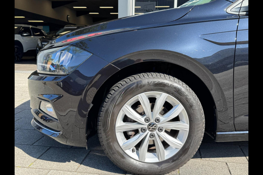 Volkswagen Polo 1.0 TSI Highline - Navigatie I Airco i Sport velgen I PDC I Dealer onderhouden