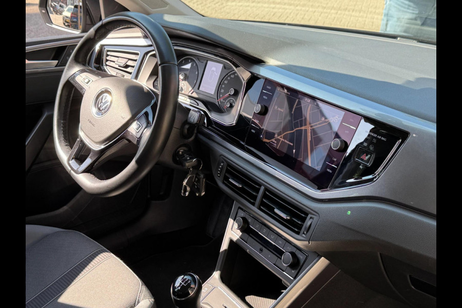 Volkswagen Polo 1.0 TSI Highline - Navigatie I Airco i Sport velgen I PDC I Dealer onderhouden
