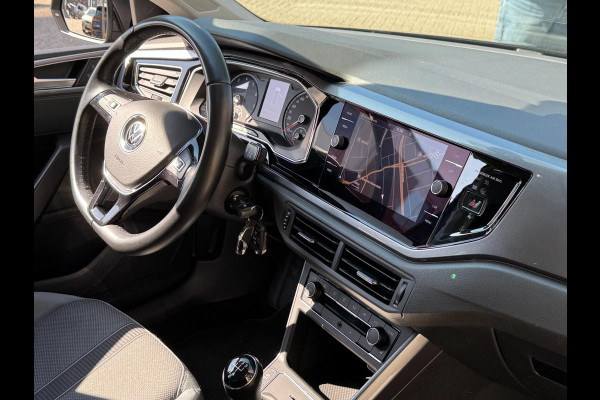 Volkswagen Polo 1.0 TSI Highline - Navigatie I Airco i Sport velgen I PDC I Dealer onderhouden