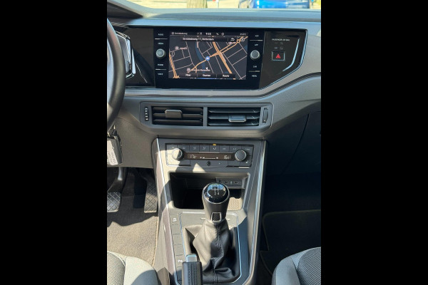 Volkswagen Polo 1.0 TSI Highline - Navigatie I Airco i Sport velgen I PDC I Dealer onderhouden