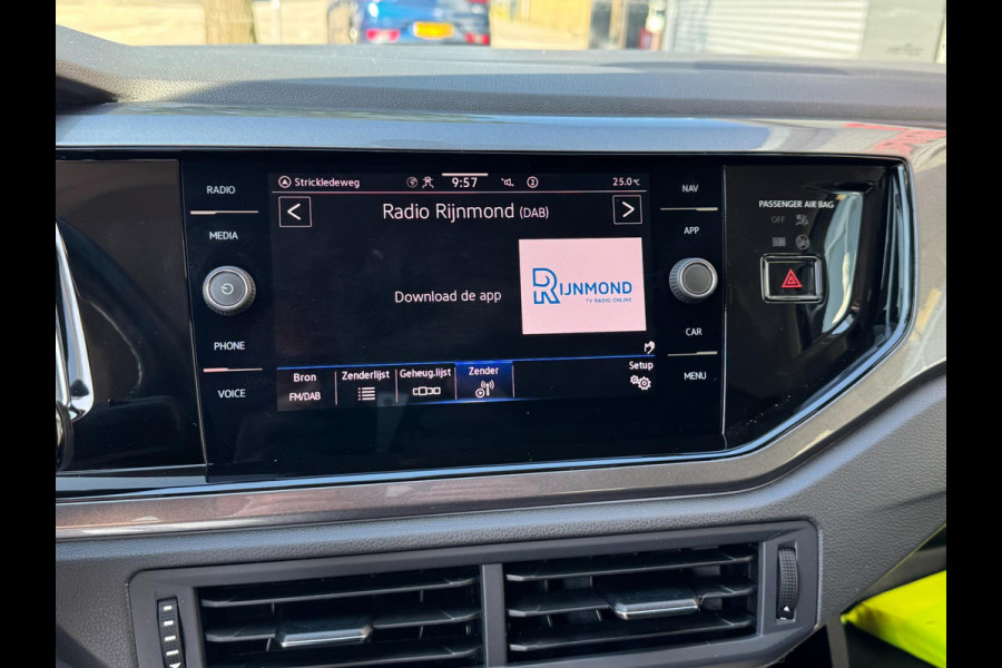 Volkswagen Polo 1.0 TSI Highline - Navigatie I Airco i Sport velgen I PDC I Dealer onderhouden