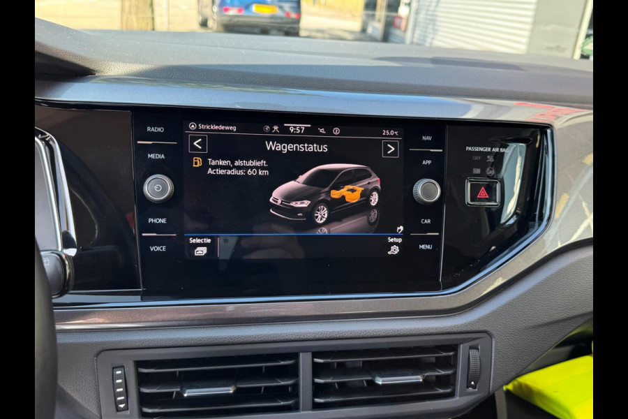 Volkswagen Polo 1.0 TSI Highline - Navigatie I Airco i Sport velgen I PDC I Dealer onderhouden