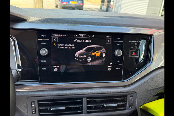 Volkswagen Polo 1.0 TSI Highline - Navigatie I Airco i Sport velgen I PDC I Dealer onderhouden