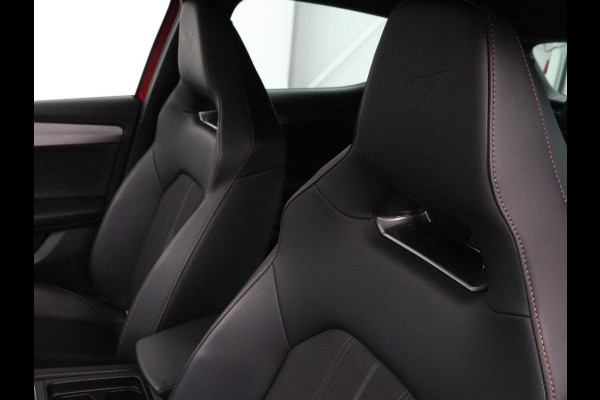 CUPRA Leon 1.4 e-Hybrid | Stoel & stuurverwarming | Carplay | Camera | Adaptive cruise | Sfeerverlichting | Navigatie | Park Assist | Keyless | Full LED | PHEV