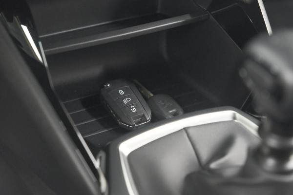 Peugeot 2008 PureTech 130 Active | Camera | Apple Carplay | Parkeersensoren