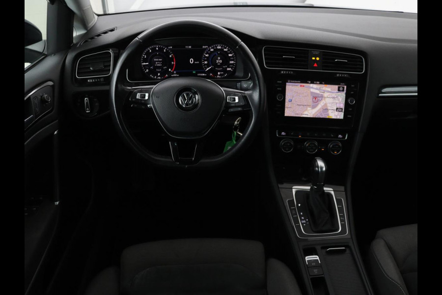 Volkswagen Golf 1.0 TSI Highline | Stoelverwarming | Trekhaak | Massage | Carplay | Adaptive cruise | Active Info Display | Navigatie | Parkeerhulp | Climate control