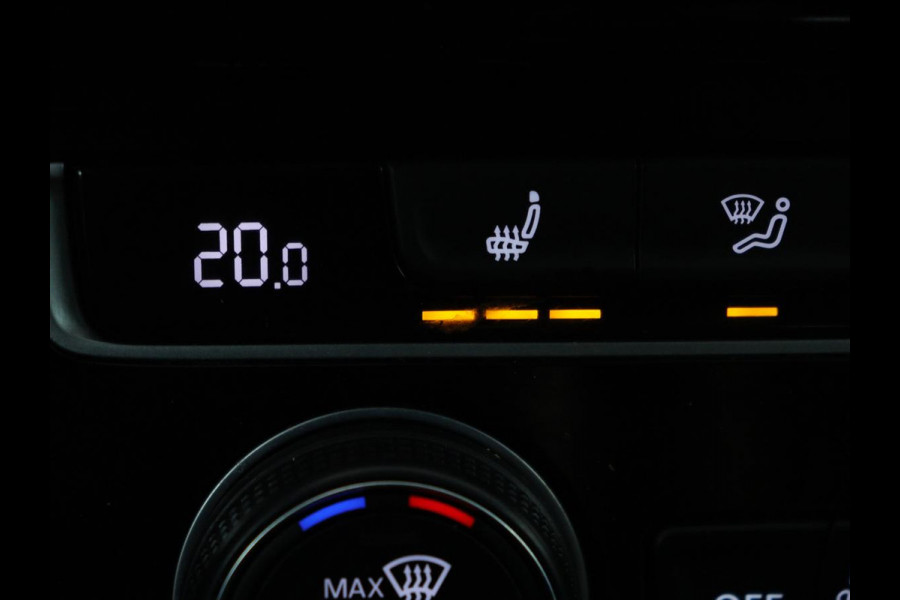 Volkswagen Golf 1.0 TSI Highline | Stoelverwarming | Trekhaak | Massage | Carplay | Adaptive cruise | Active Info Display | Navigatie | Parkeerhulp | Climate control
