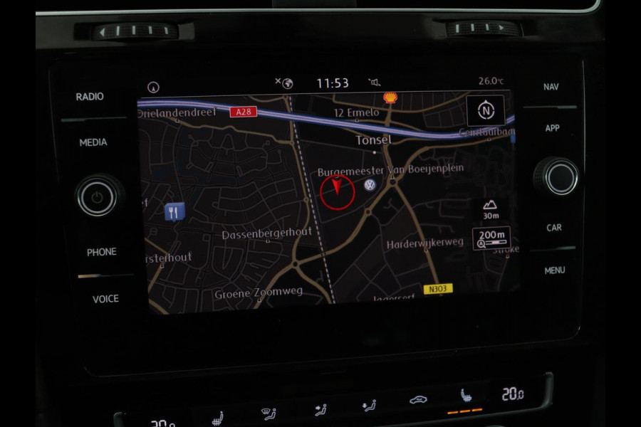 Volkswagen Golf 1.0 TSI Highline | Stoelverwarming | Trekhaak | Massage | Carplay | Adaptive cruise | Active Info Display | Navigatie | Parkeerhulp | Climate control