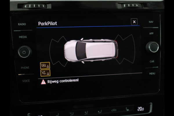 Volkswagen Golf 1.0 TSI Highline | Stoelverwarming | Trekhaak | Massage | Carplay | Adaptive cruise | Active Info Display | Navigatie | Parkeerhulp | Climate control