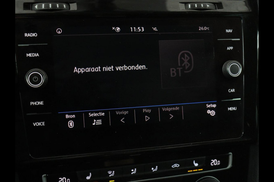 Volkswagen Golf 1.0 TSI Highline | Stoelverwarming | Trekhaak | Massage | Carplay | Adaptive cruise | Active Info Display | Navigatie | Parkeerhulp | Climate control