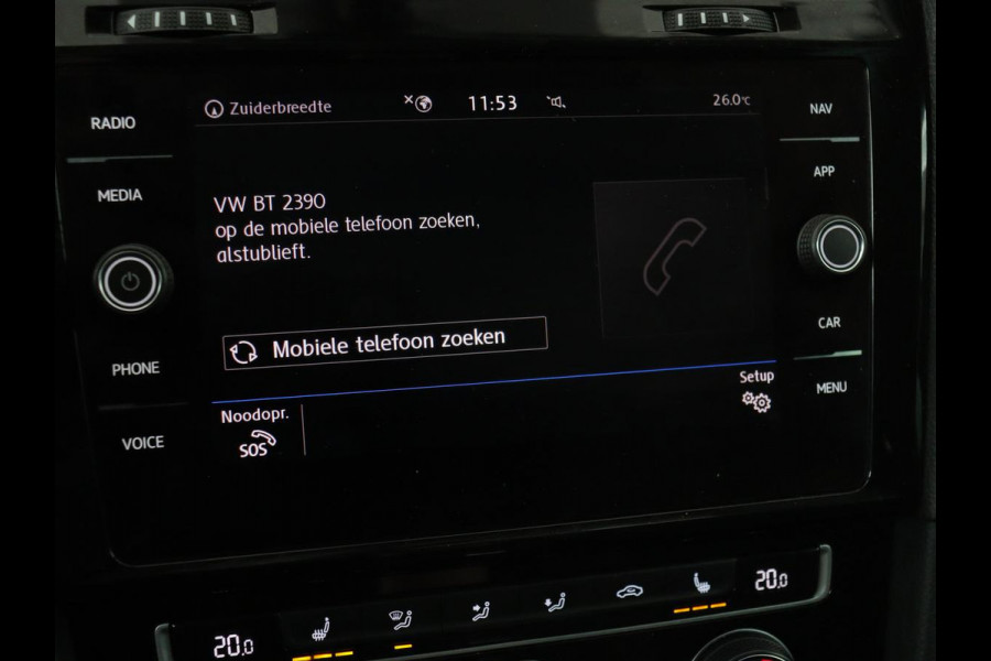 Volkswagen Golf 1.0 TSI Highline | Stoelverwarming | Trekhaak | Massage | Carplay | Adaptive cruise | Active Info Display | Navigatie | Parkeerhulp | Climate control