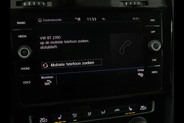 Volkswagen Golf 1.0 TSI Highline | Stoelverwarming | Trekhaak | Massage | Carplay | Adaptive cruise | Active Info Display | Navigatie | Parkeerhulp | Climate control