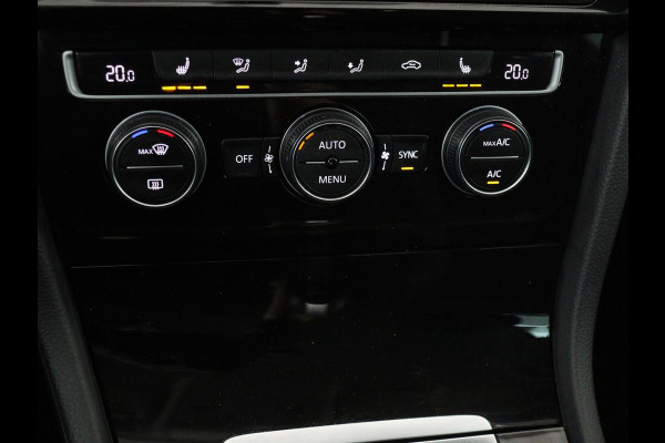 Volkswagen Golf 1.0 TSI Highline | Stoelverwarming | Trekhaak | Massage | Carplay | Adaptive cruise | Active Info Display | Navigatie | Parkeerhulp | Climate control