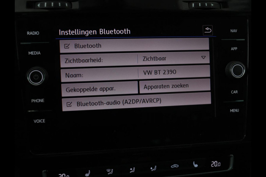 Volkswagen Golf 1.0 TSI Highline | Stoelverwarming | Trekhaak | Massage | Carplay | Adaptive cruise | Active Info Display | Navigatie | Parkeerhulp | Climate control