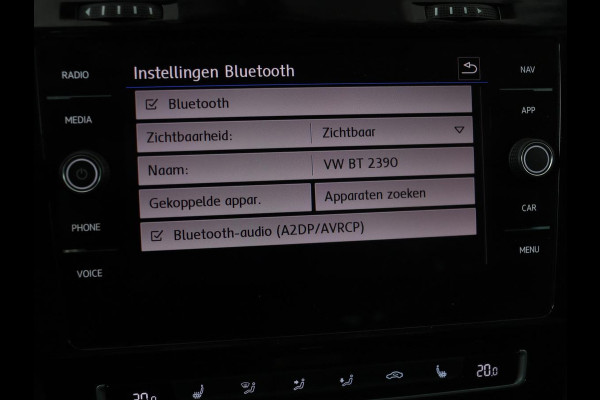 Volkswagen Golf 1.0 TSI Highline | Stoelverwarming | Trekhaak | Massage | Carplay | Adaptive cruise | Active Info Display | Navigatie | Parkeerhulp | Climate control