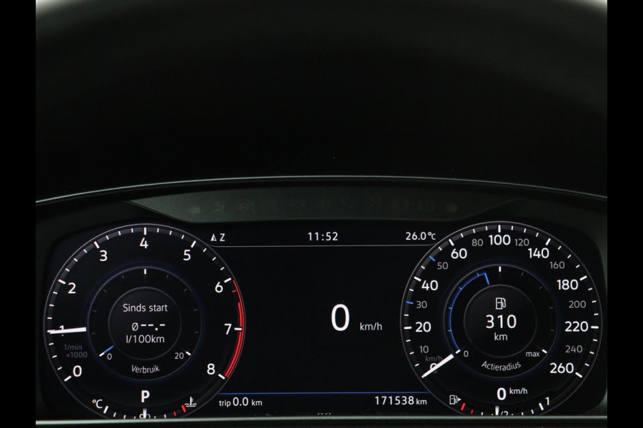 Volkswagen Golf 1.0 TSI Highline | Stoelverwarming | Trekhaak | Massage | Carplay | Adaptive cruise | Active Info Display | Navigatie | Parkeerhulp | Climate control