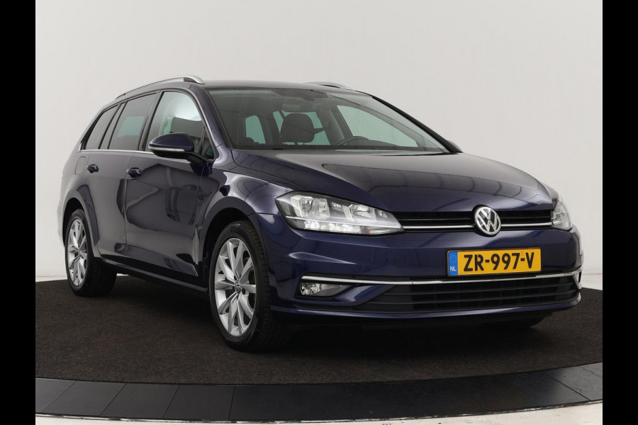 Volkswagen Golf 1.0 TSI Highline | Stoelverwarming | Trekhaak | Massage | Carplay | Adaptive cruise | Active Info Display | Navigatie | Parkeerhulp | Climate control