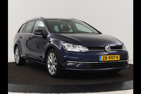Volkswagen Golf 1.0 TSI Highline | Stoelverwarming | Trekhaak | Massage | Carplay | Adaptive cruise | Active Info Display | Navigatie | Parkeerhulp | Climate control